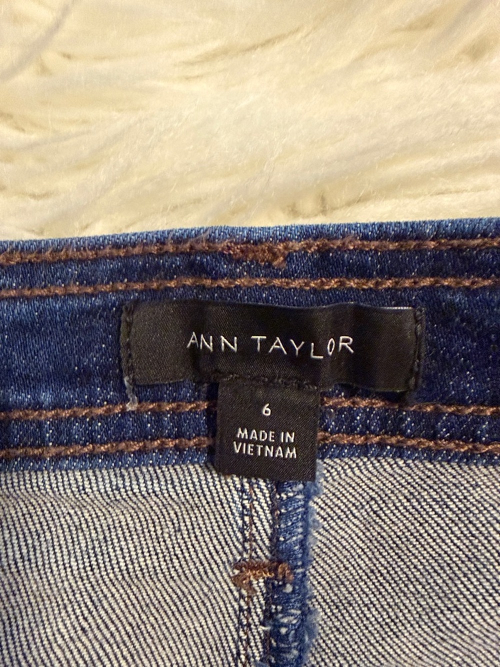 Ann Taylor Dark Blue Flare Jeans High Rise size 6 BNWOT inseam 31” waist 30” - Picture 5 of 8